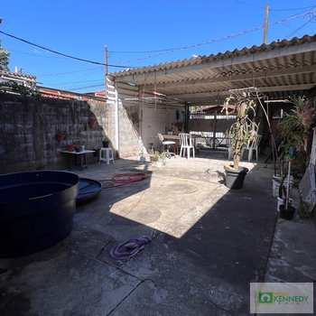 Sobrado em Praia Grande, bairro Nova Mirim