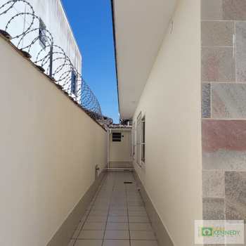 Casa em Praia Grande, bairro Caiçara