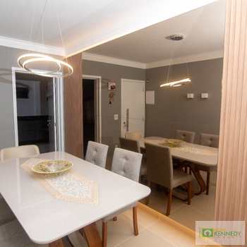Apartamento em Praia Grande, bairro Boqueirão