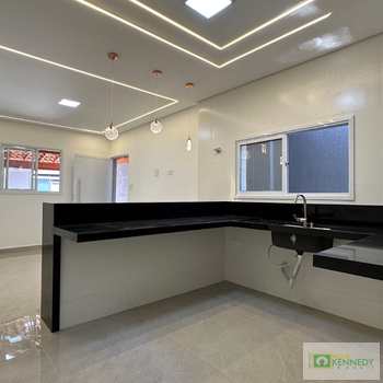 Casa em Praia Grande, bairro Mirim