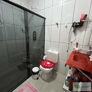 Sobrado em Praia Grande, bairro Ocian