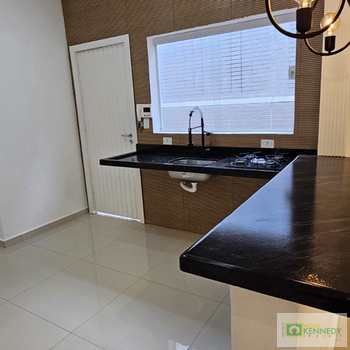 Casa em Praia Grande, bairro Caiçara