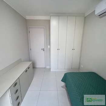 Apartamento em Praia Grande, bairro Boqueirão