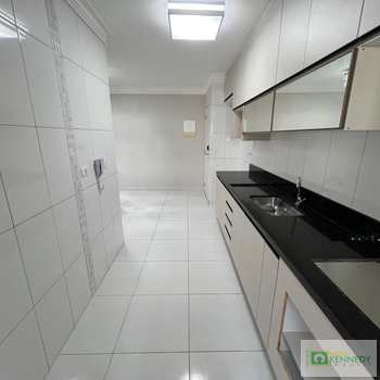 Apartamento em Praia Grande, bairro Boqueirão