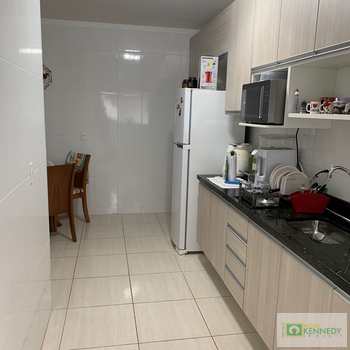 Apartamento em Praia Grande, bairro Canto do Forte