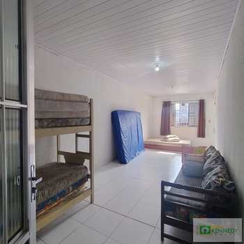 Sobrado em Praia Grande, bairro Ocian