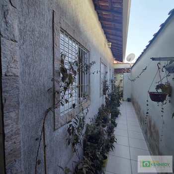 Casa em Praia Grande, bairro Mirim