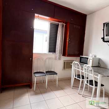 Kitnet em Praia Grande, bairro Ocian