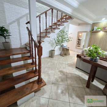 Sobrado em Praia Grande, bairro Antártica