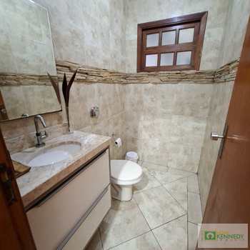 Sobrado em Praia Grande, bairro Antártica