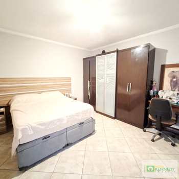 Sobrado em Praia Grande, bairro Antártica