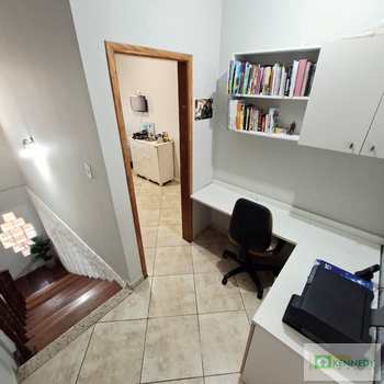 Sobrado em Praia Grande, bairro Antártica