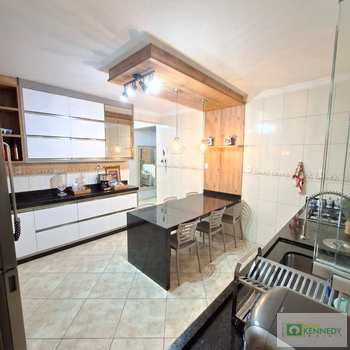 Sobrado em Praia Grande, bairro Antártica