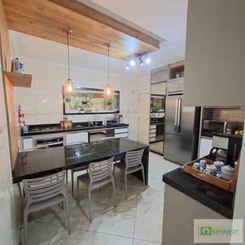 Sobrado em Praia Grande, bairro Antártica