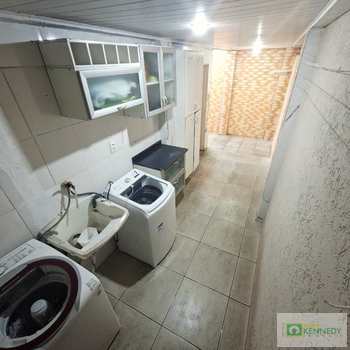 Sobrado em Praia Grande, bairro Antártica