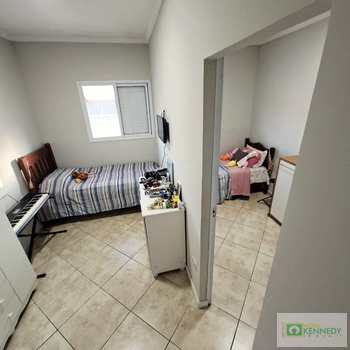 Sobrado em Praia Grande, bairro Antártica