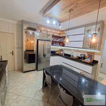 Sobrado em Praia Grande, bairro Antártica