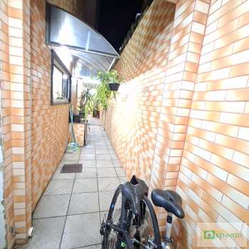 Sobrado em Praia Grande, bairro Antártica