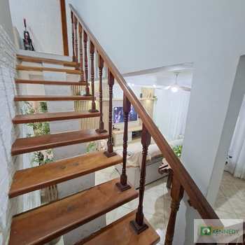 Sobrado em Praia Grande, bairro Antártica