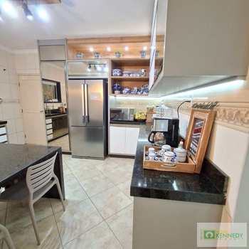 Sobrado em Praia Grande, bairro Antártica