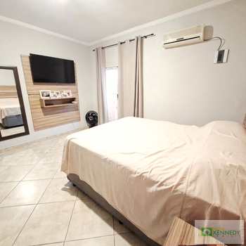 Sobrado em Praia Grande, bairro Antártica