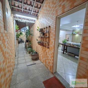 Sobrado em Praia Grande, bairro Antártica