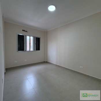 Apartamento em Praia Grande, bairro Boqueirão