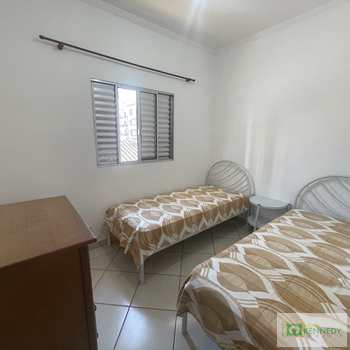 Sobrado em Praia Grande, bairro Guilhermina