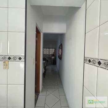 Sobrado em Praia Grande, bairro Guilhermina