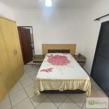 Sobrado em Praia Grande, bairro Guilhermina