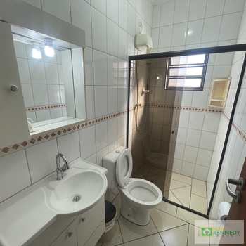 Sobrado em Praia Grande, bairro Guilhermina