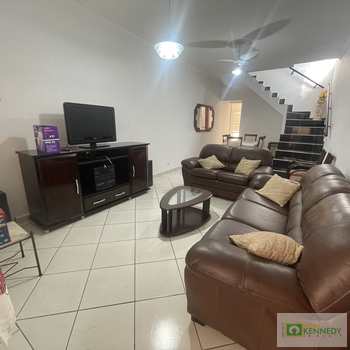 Sobrado em Praia Grande, bairro Guilhermina