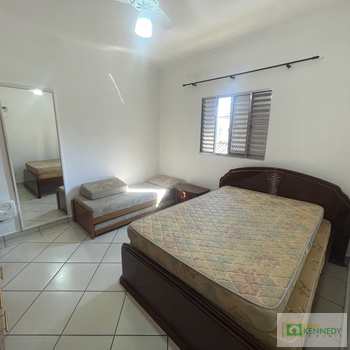 Sobrado em Praia Grande, bairro Guilhermina