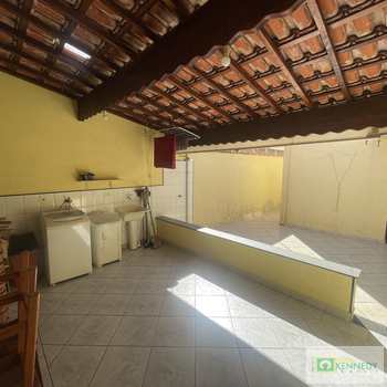 Sobrado em Praia Grande, bairro Guilhermina