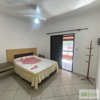 Sobrado em Praia Grande, bairro Guilhermina