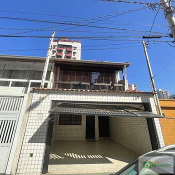 Sobrado em Praia Grande, bairro Guilhermina