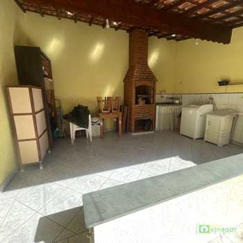 Sobrado em Praia Grande, bairro Guilhermina