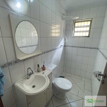 Sobrado em Praia Grande, bairro Guilhermina