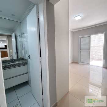 Apartamento em Praia Grande, bairro Guilhermina