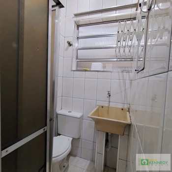 Kitnet em Praia Grande, bairro Ocian