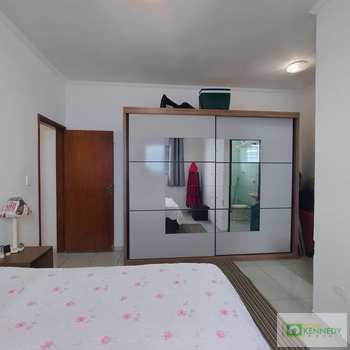 Sobrado em Praia Grande, bairro Sítio do Campo