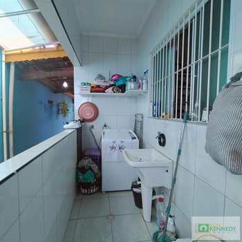 Sobrado em Praia Grande, bairro Sítio do Campo