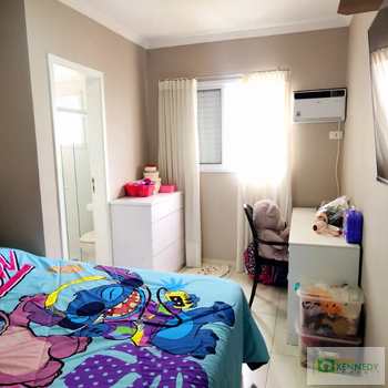 Apartamento em Praia Grande, bairro Guilhermina