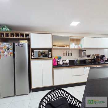 Apartamento em Praia Grande, bairro Guilhermina