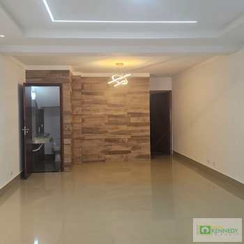 Sobrado em Praia Grande, bairro Guilhermina