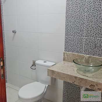 Sobrado em Praia Grande, bairro Guilhermina