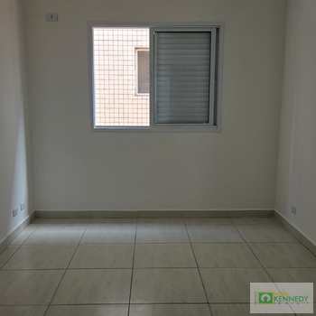 Sobrado em Praia Grande, bairro Guilhermina