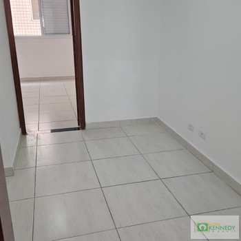 Sobrado em Praia Grande, bairro Guilhermina