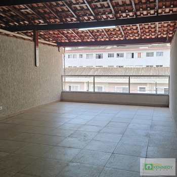 Sobrado em Praia Grande, bairro Guilhermina