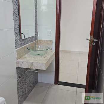 Sobrado em Praia Grande, bairro Guilhermina